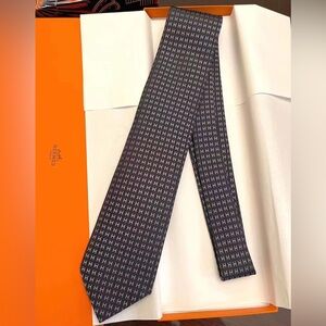 Hermes Faconnee H Bicolore Tie